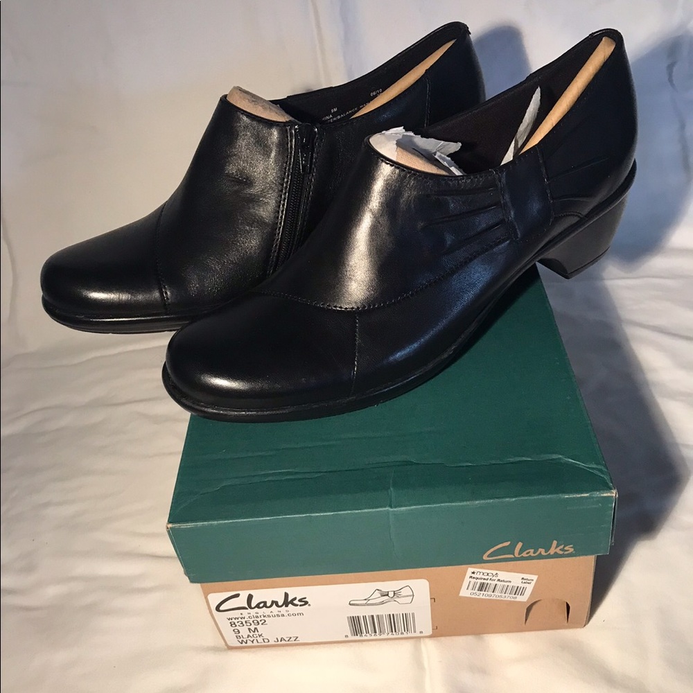 Clark’s nurse black clogs